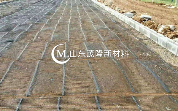 《三清高速》土工格柵、土工布施工