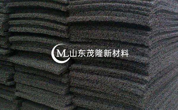 《銀西鐵路四標(biāo)項(xiàng)目經(jīng)理部》復(fù)合土工膜、滲水片材施工