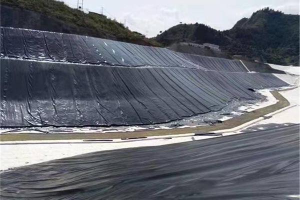 土工膜在鋪設時怎么保證在坡度上不滑坡  第2張