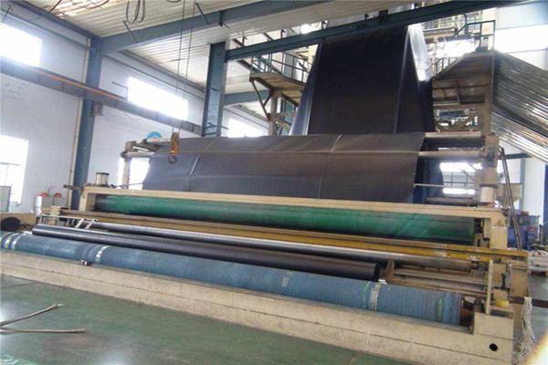 HDPE土工膜生產的時候為什么會有臭味？  第2張