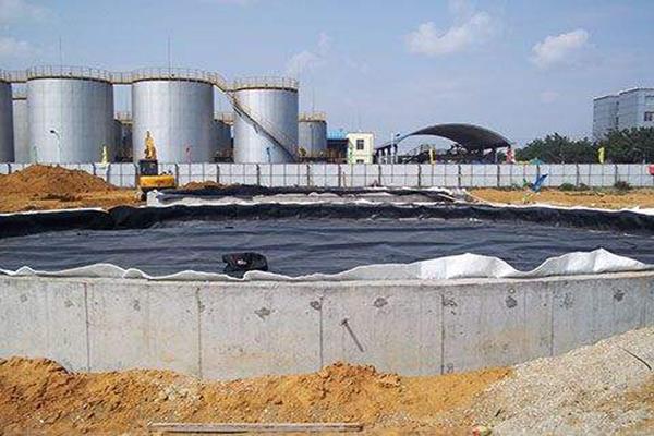 油庫罐區(qū)土工膜怎么鋪設(shè)？  第2張