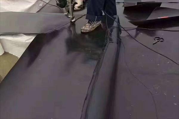 土工膜熱熔爬行焊接機(jī)怎么用 第1張