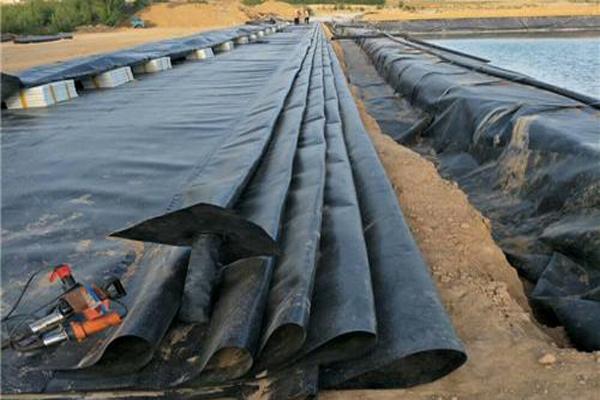 土工膜爬焊機使用方法 第1張