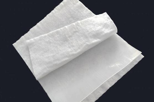 復(fù)合土工膜與傳統(tǒng)防滲材料的區(qū)別 第2張